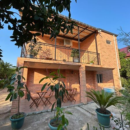Greenview Guesthouse บาทูมิ ภายนอก รูปภาพ