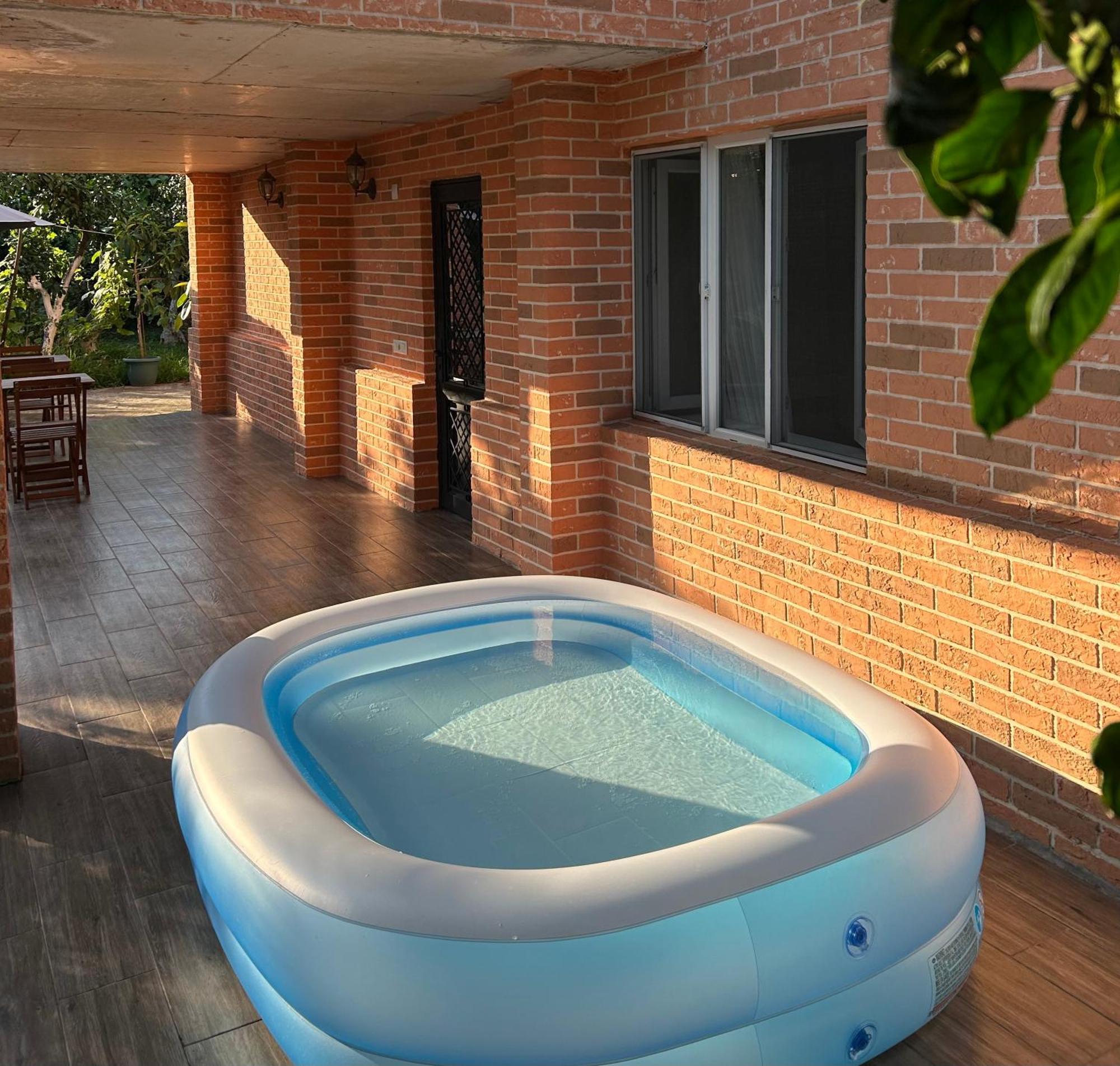 Greenview Guesthouse บาทูมิ ภายนอก รูปภาพ