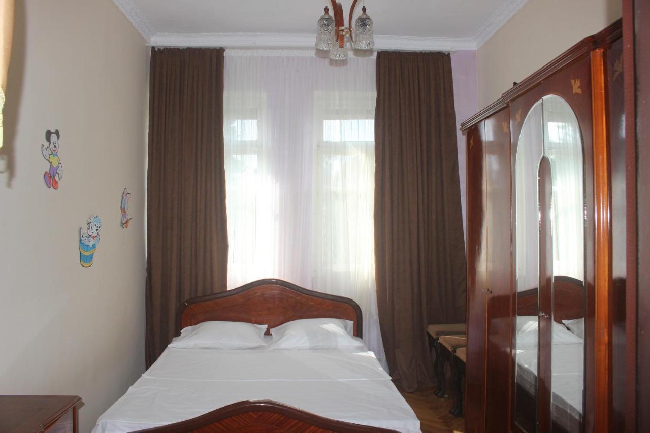 Greenview Guesthouse บาทูมิ ภายนอก รูปภาพ