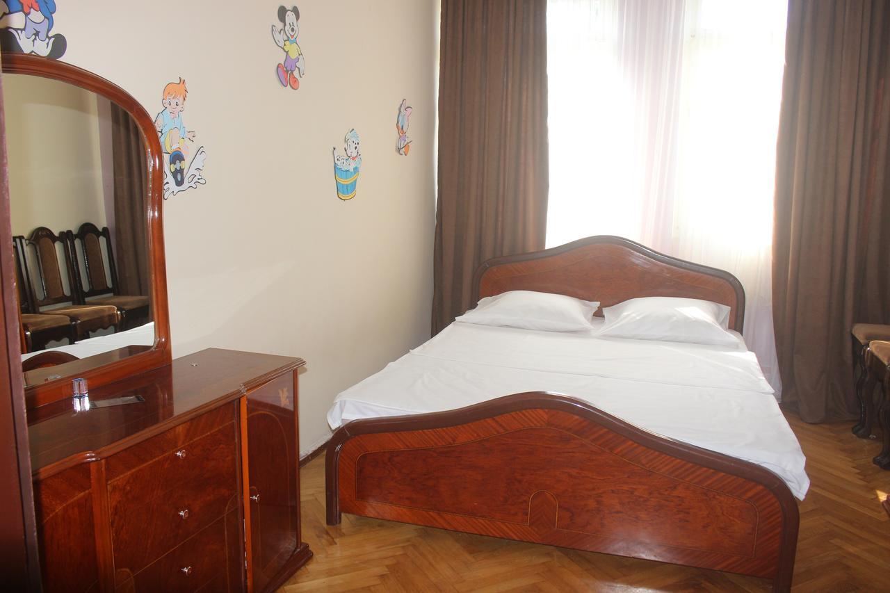 Greenview Guesthouse บาทูมิ ภายนอก รูปภาพ