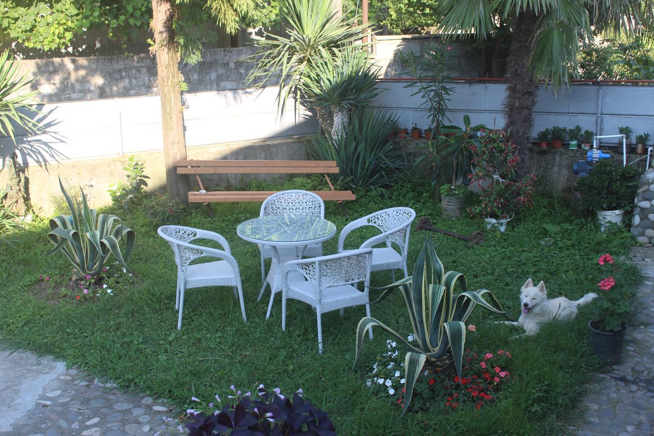 Greenview Guesthouse บาทูมิ ภายนอก รูปภาพ