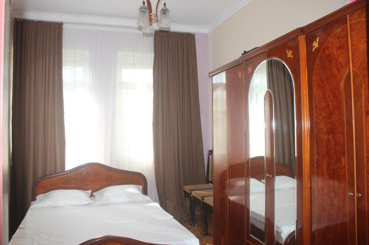 Greenview Guesthouse บาทูมิ ภายนอก รูปภาพ