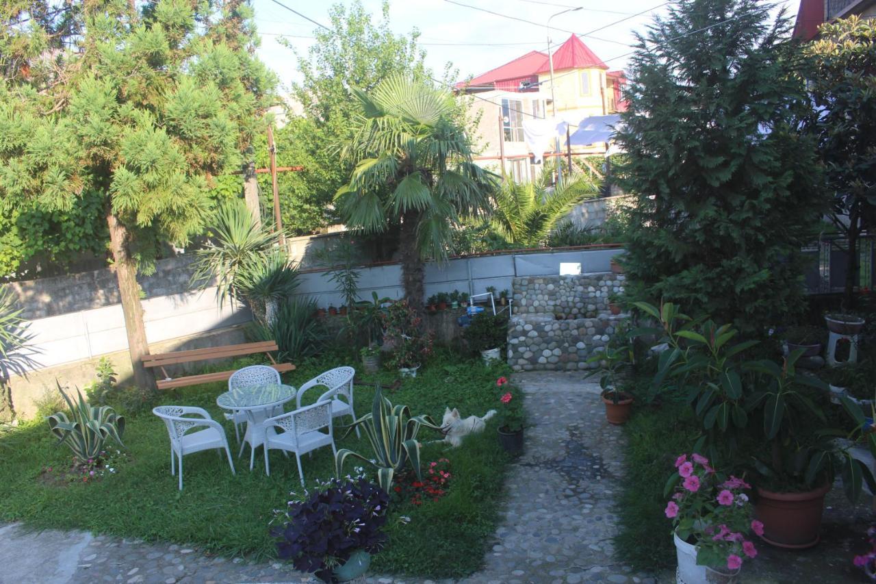 Greenview Guesthouse บาทูมิ ภายนอก รูปภาพ