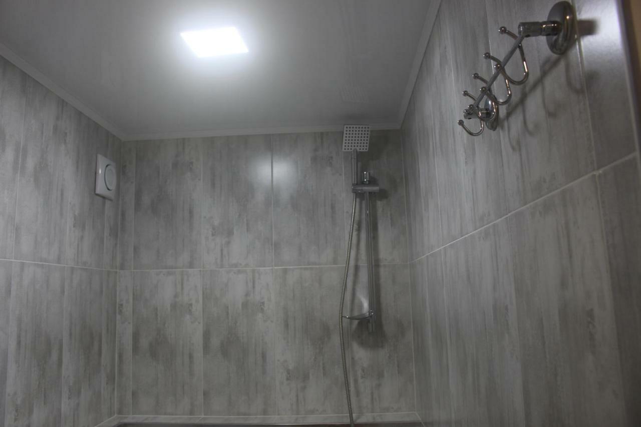Greenview Guesthouse บาทูมิ ภายนอก รูปภาพ