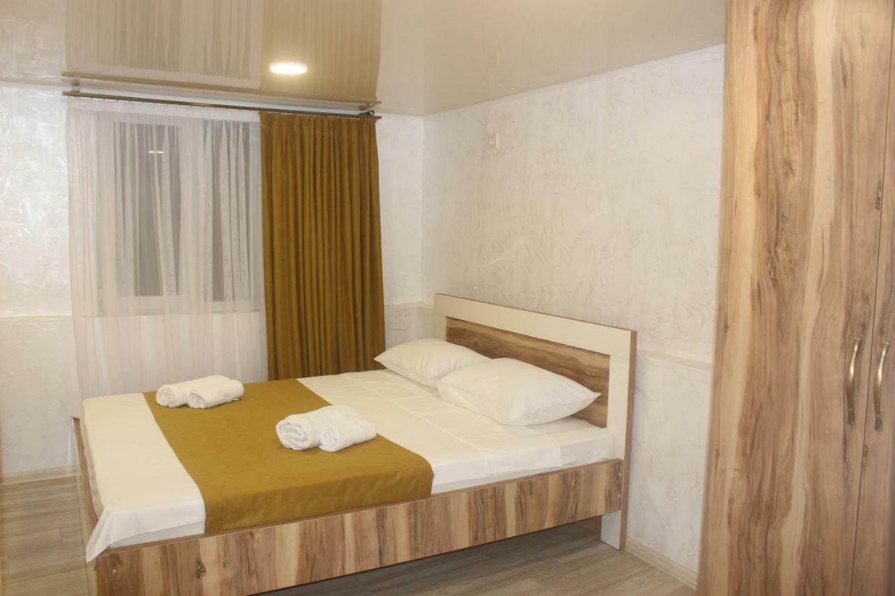 Greenview Guesthouse บาทูมิ ภายนอก รูปภาพ