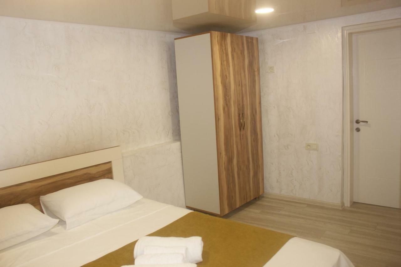 Greenview Guesthouse บาทูมิ ภายนอก รูปภาพ