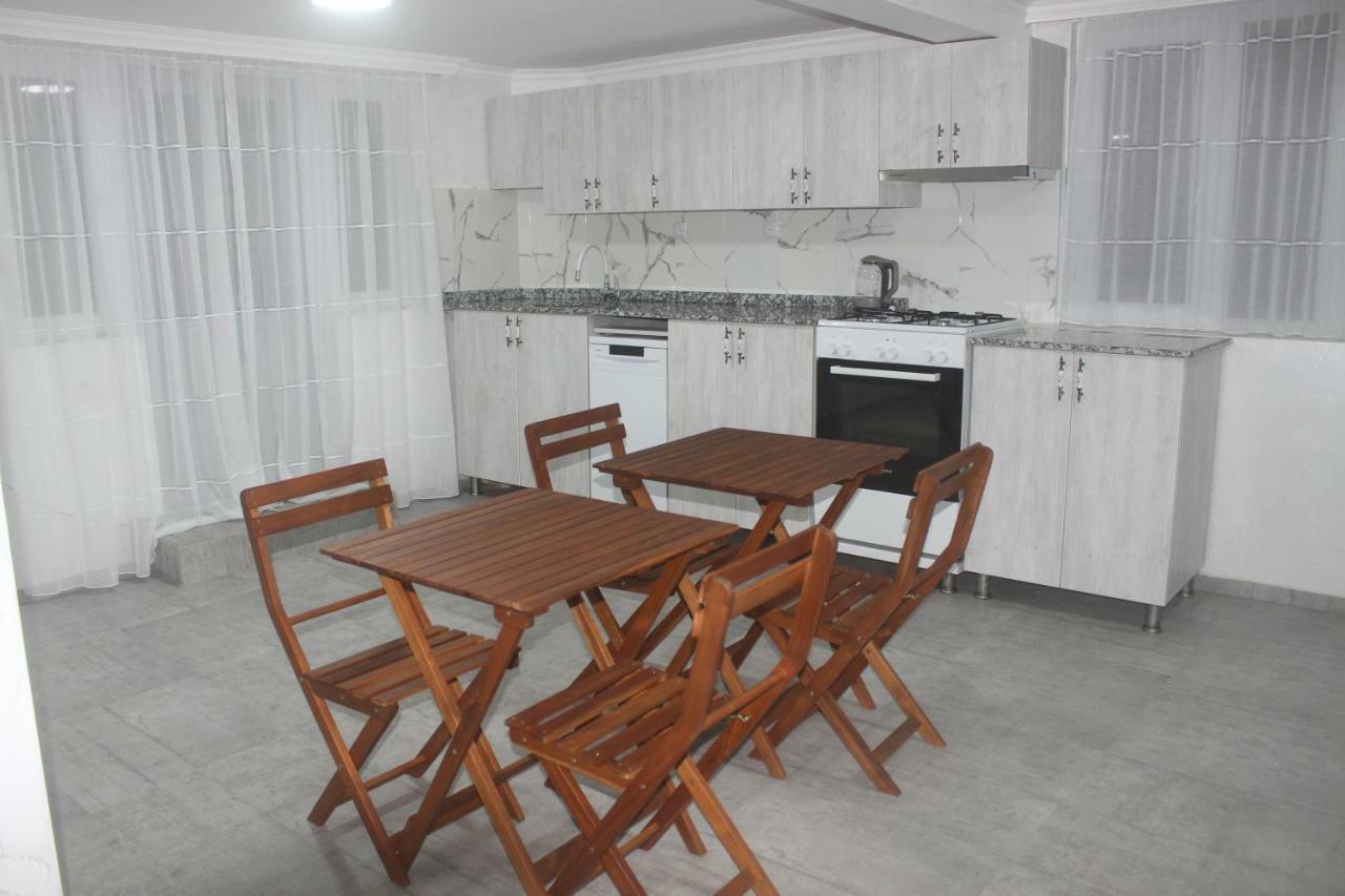 Greenview Guesthouse บาทูมิ ภายนอก รูปภาพ