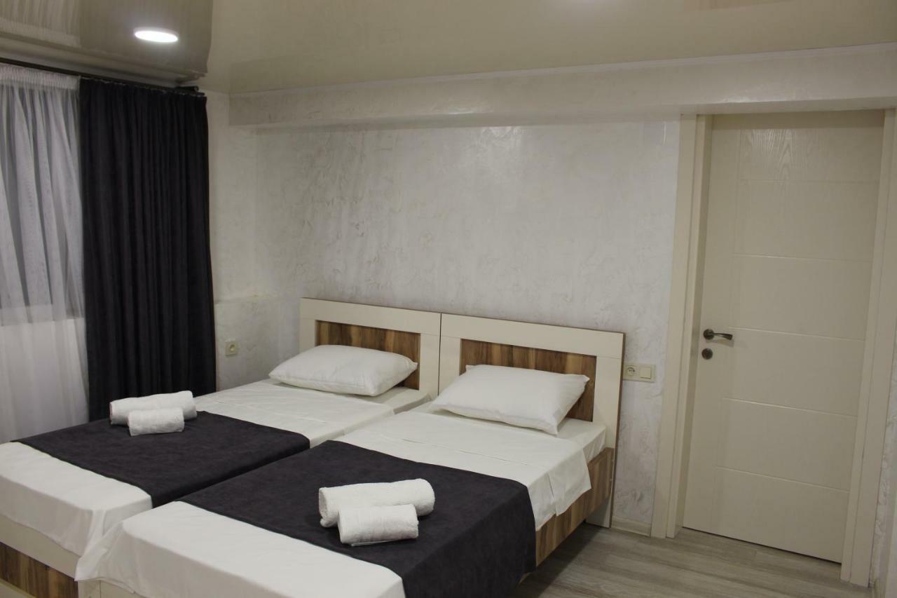 Greenview Guesthouse บาทูมิ ภายนอก รูปภาพ