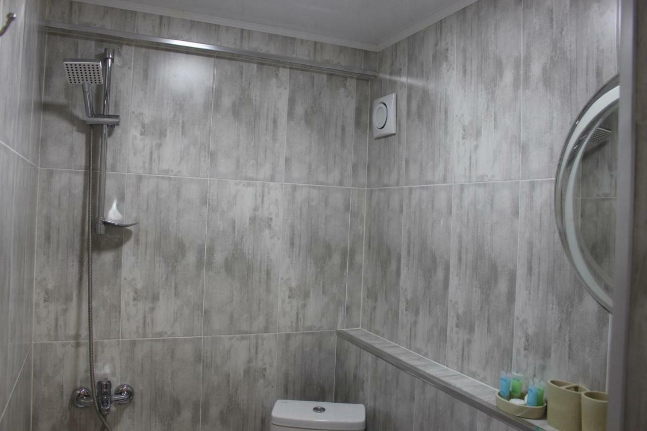 Greenview Guesthouse บาทูมิ ภายนอก รูปภาพ