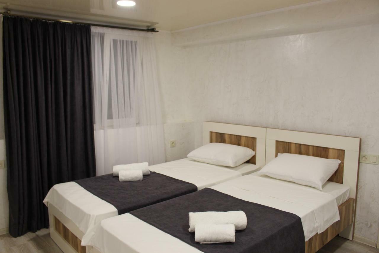 Greenview Guesthouse บาทูมิ ภายนอก รูปภาพ