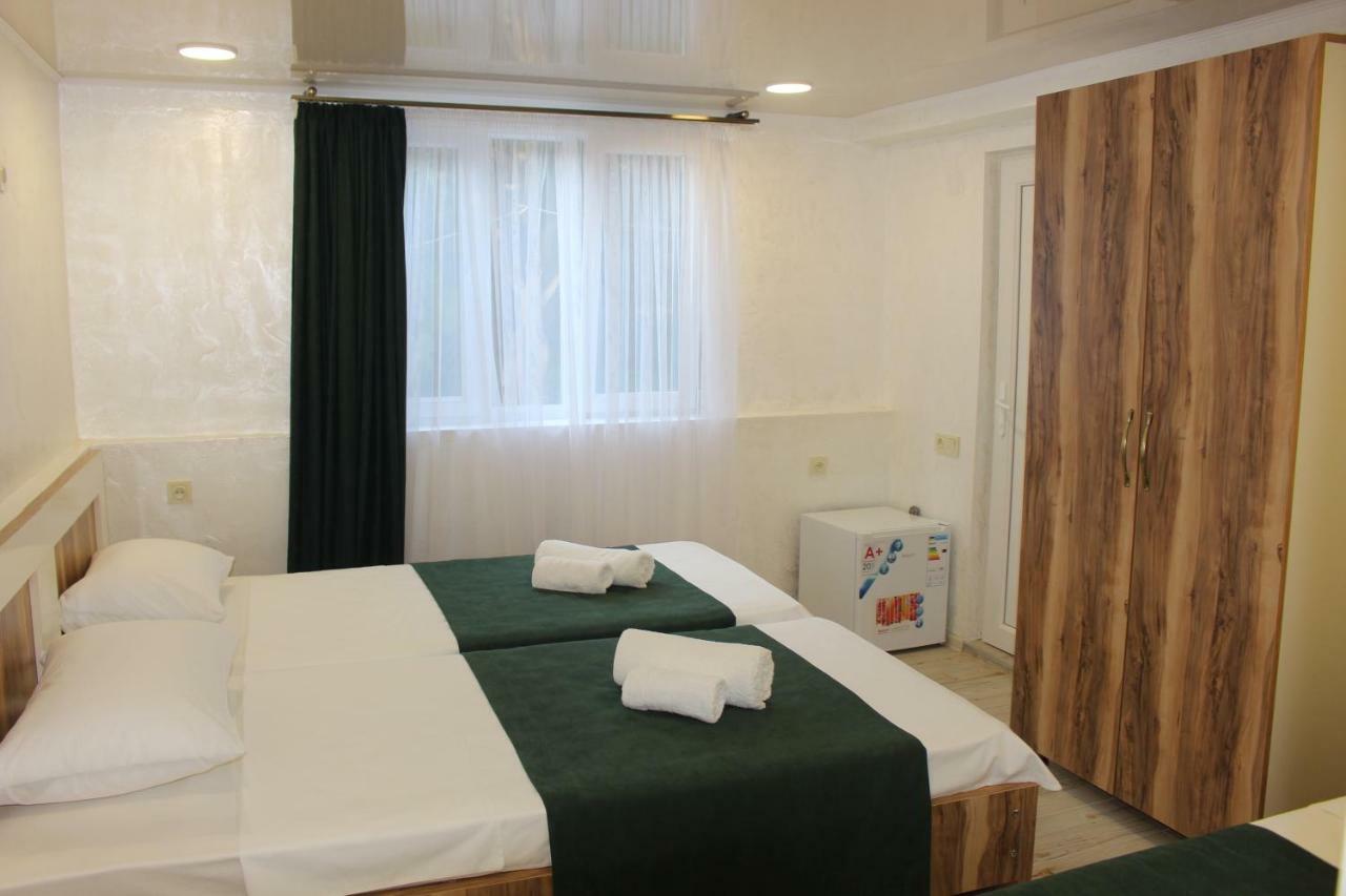 Greenview Guesthouse บาทูมิ ภายนอก รูปภาพ