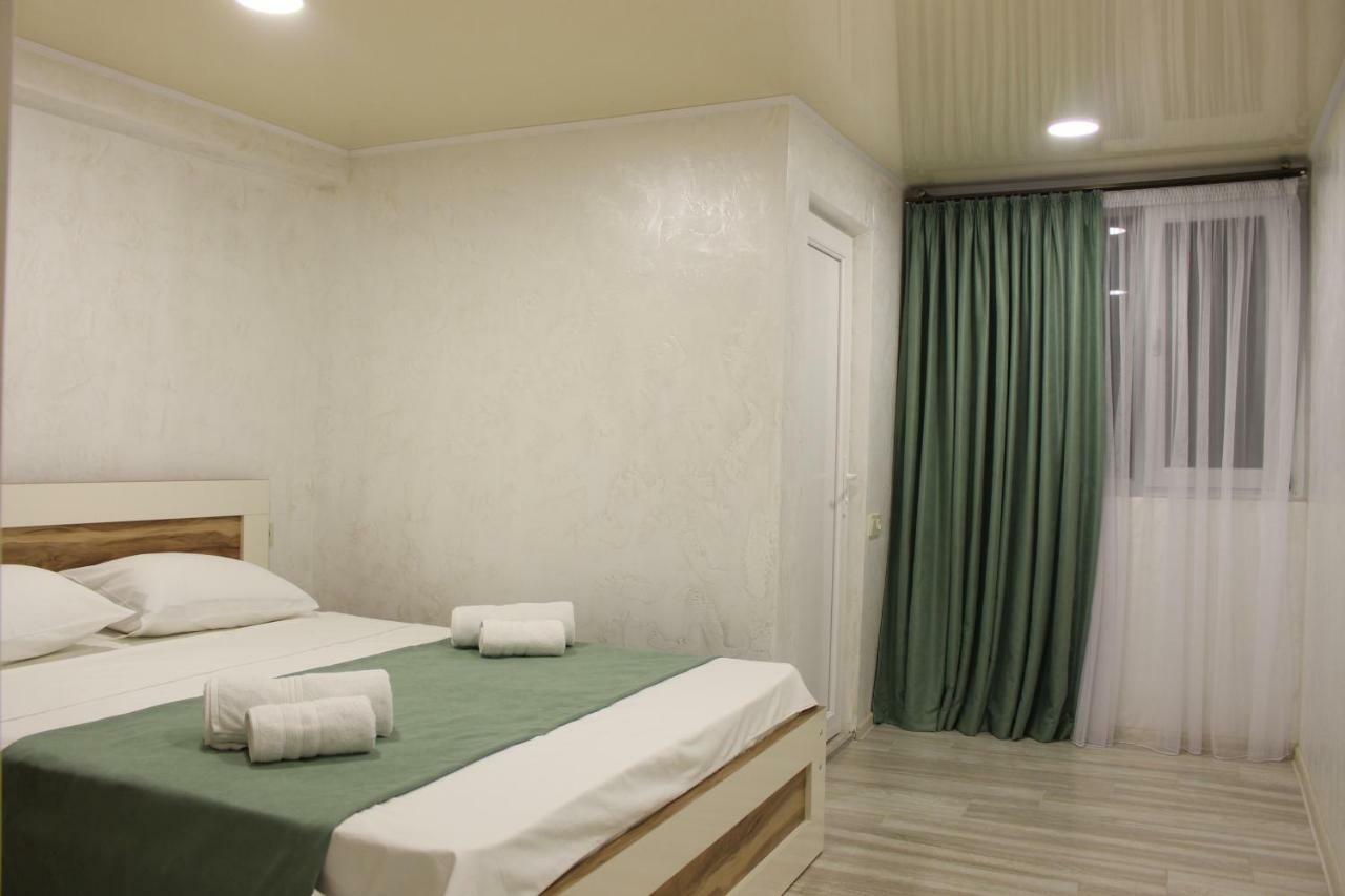 Greenview Guesthouse บาทูมิ ภายนอก รูปภาพ