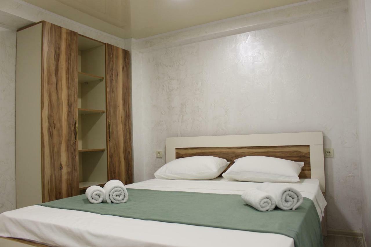 Greenview Guesthouse บาทูมิ ภายนอก รูปภาพ