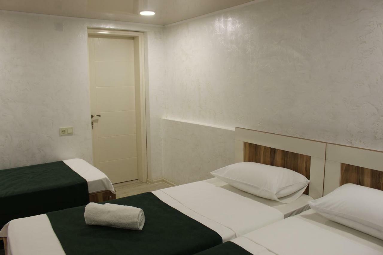 Greenview Guesthouse บาทูมิ ภายนอก รูปภาพ