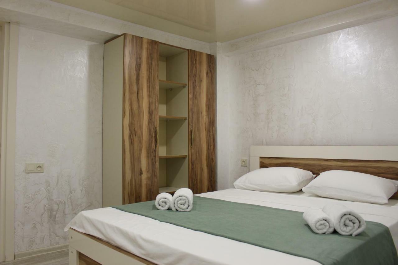 Greenview Guesthouse บาทูมิ ภายนอก รูปภาพ