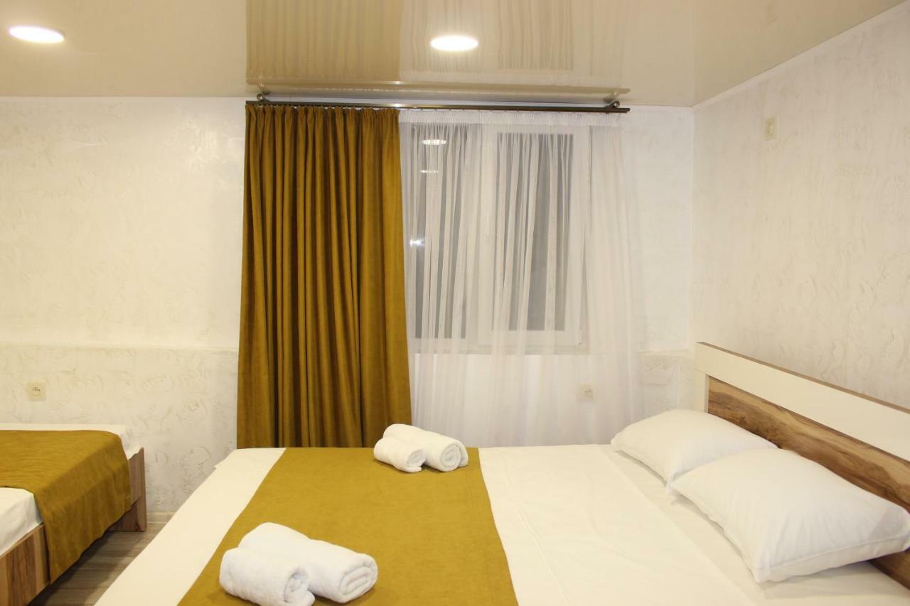 Greenview Guesthouse บาทูมิ ภายนอก รูปภาพ