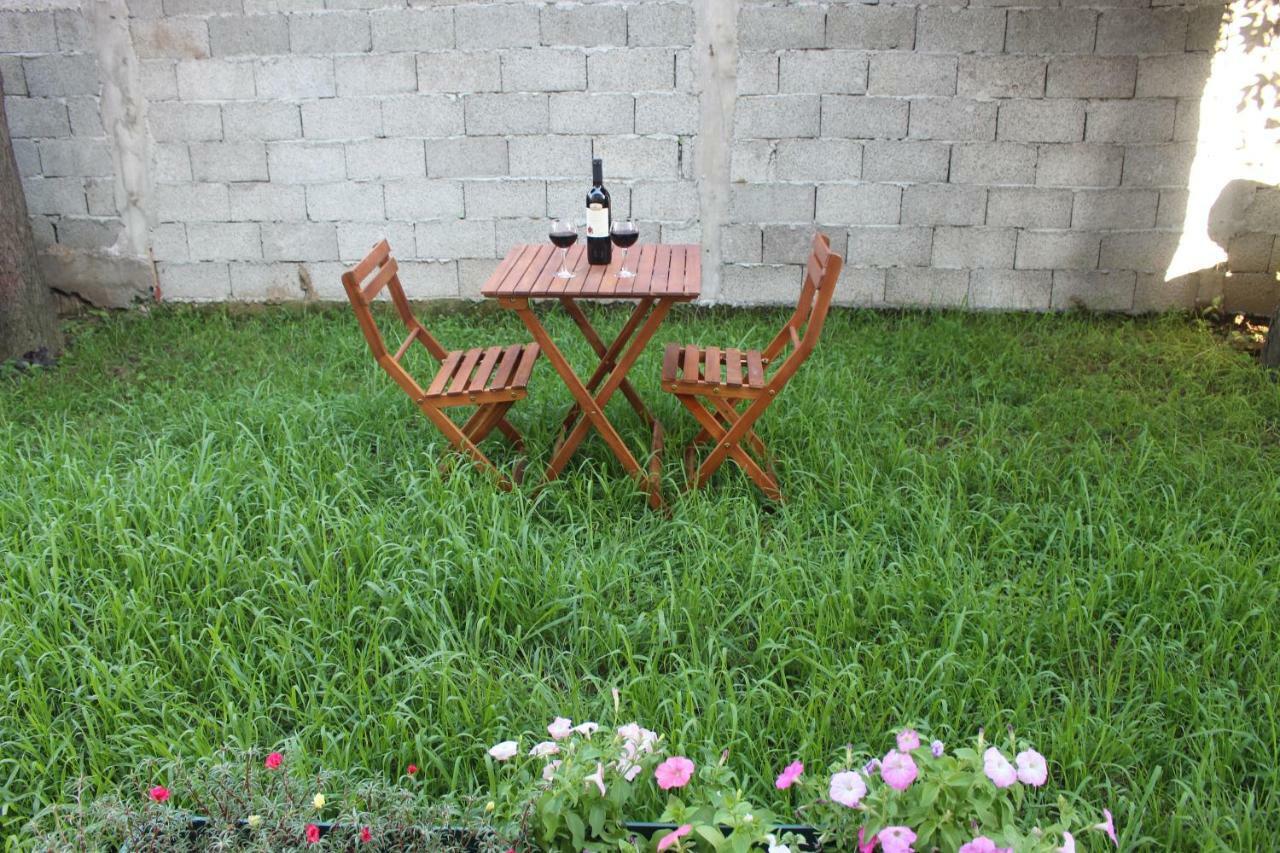 Greenview Guesthouse บาทูมิ ภายนอก รูปภาพ