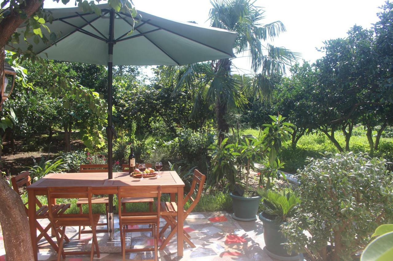 Greenview Guesthouse บาทูมิ ภายนอก รูปภาพ