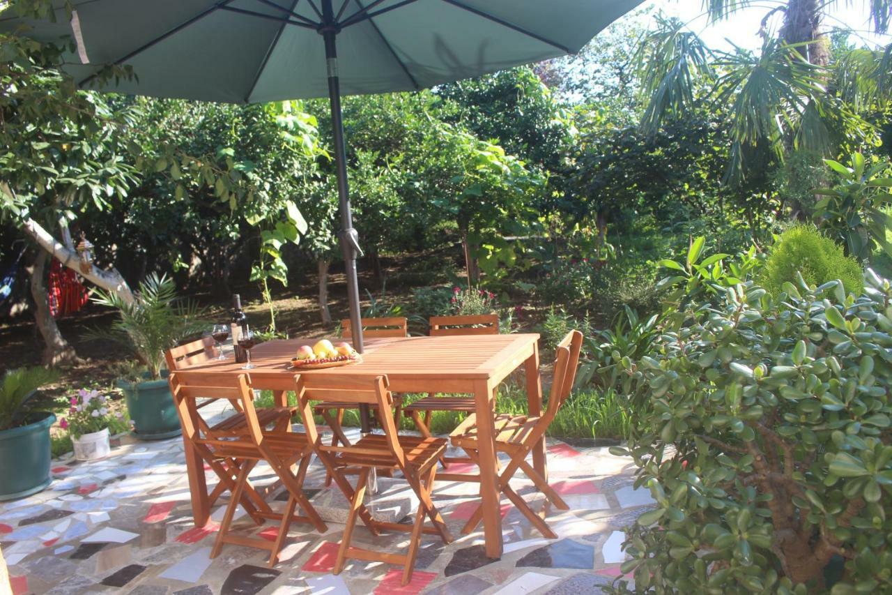 Greenview Guesthouse บาทูมิ ภายนอก รูปภาพ