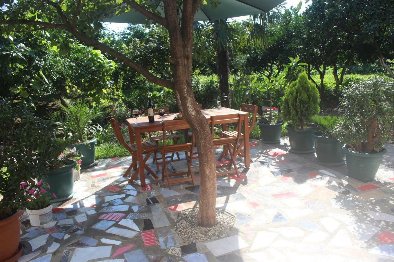 Greenview Guesthouse บาทูมิ ภายนอก รูปภาพ