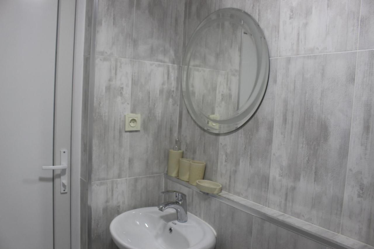 Greenview Guesthouse บาทูมิ ภายนอก รูปภาพ