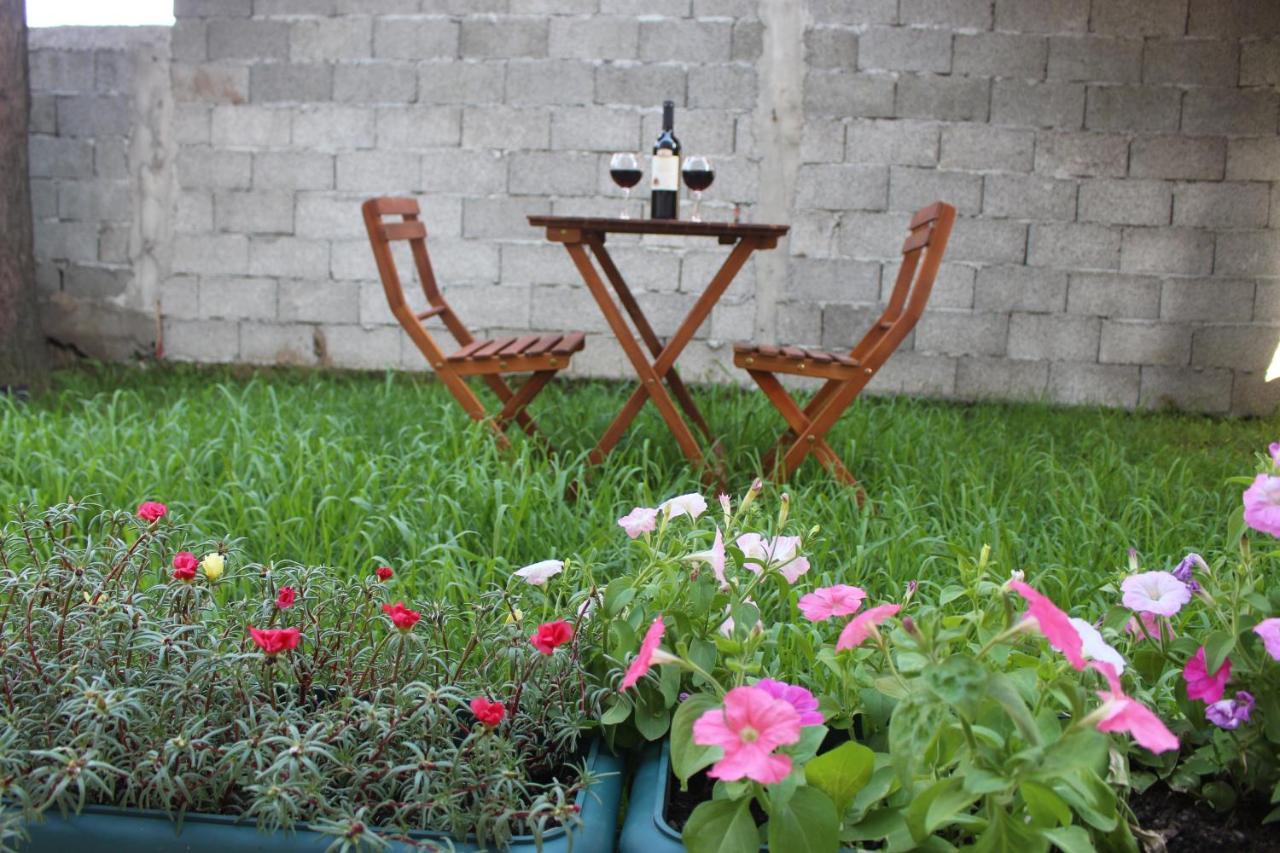 Greenview Guesthouse บาทูมิ ภายนอก รูปภาพ
